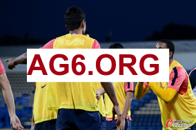 世体：新月近几小时对莱万表现出浓厚兴趣，但球员不打算离开巴萨